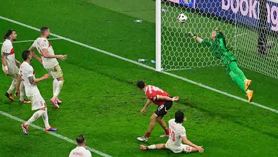 Mert Günok’tan Sert Çıkış: “Sokağa Çıkmaya Utanıyoruz!”