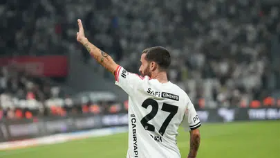 Rafa Silva Derbide Yine Sahne Aldı Sanchez’i Zorladı