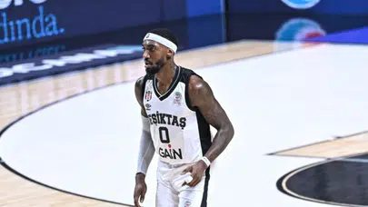 Skor makinesi Jonah Mathews