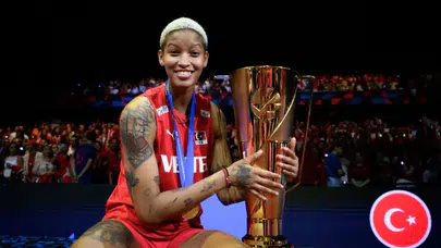 Melissa Vargas sürücü belgesini Malatya'dan aldı