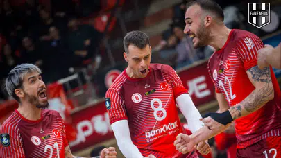 Ziraat Bankkart ilk devreyi lider bitirdi!