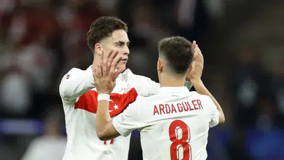 Dünya sahnesinde iki Türk