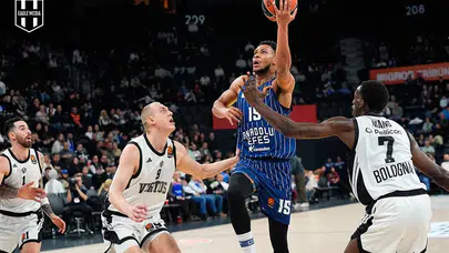 Anadolu Efes, Virtus Bologna'yı farklı yendi!
