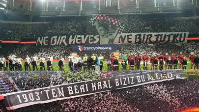 Beşiktaş taraftarından derbiye özel pankartlar
