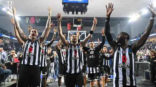 Kara kartal alman duvarını yıktı geçti!