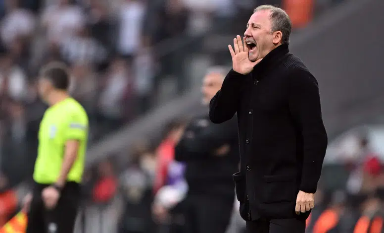 Sergen Yalçın’dan VAR’a Sert Tepki: “Hakemler Maçlarımızda Kendini Kanıtlama Peşinde”