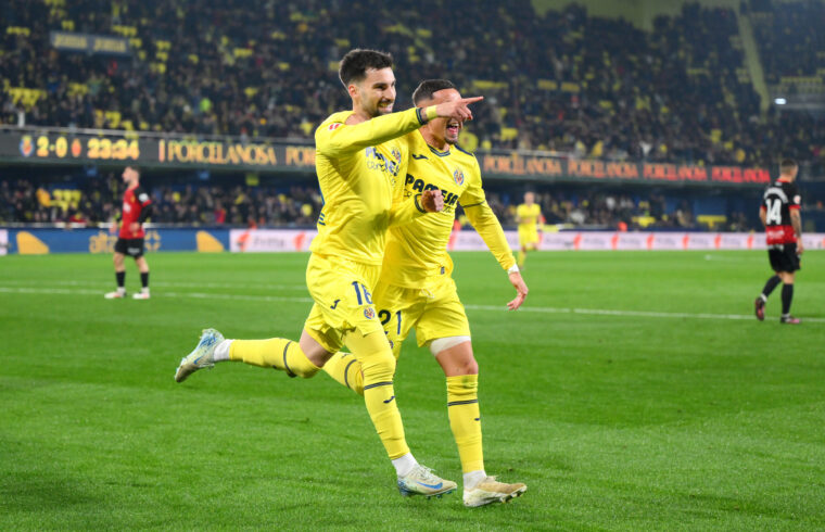 Alex Baena Hangi Ayağını Kullanıyor?