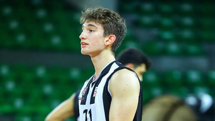 Ata Özbek'in Fiziksel Özellikleri Neler?