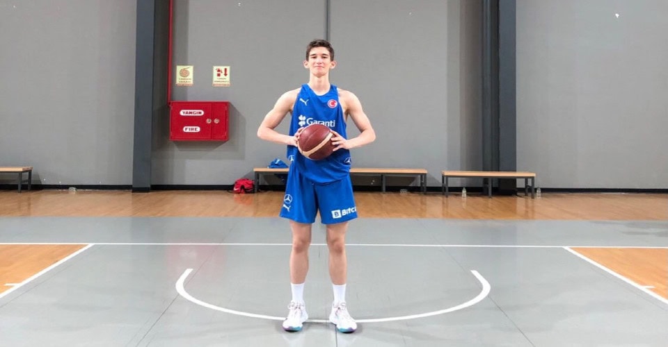 Ata Özbek'in Sevgilisi Kim?