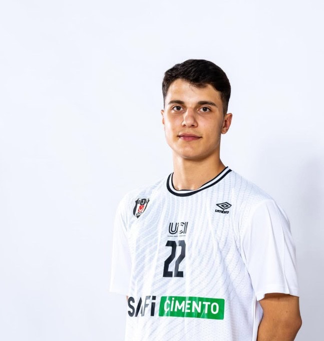 Eyüp Arda Yıldız'ın Oyun Stili ve Özellikleri