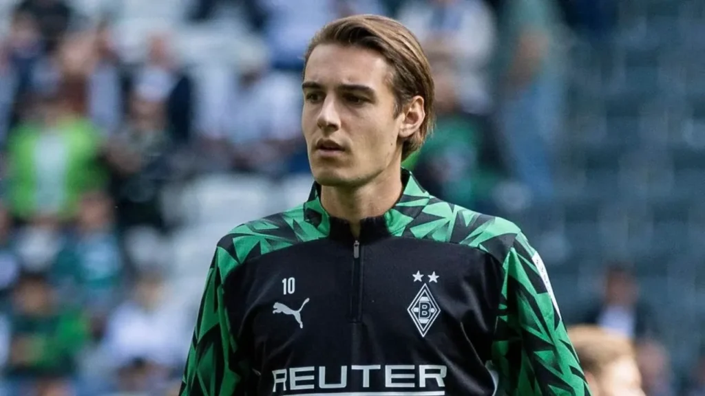 Florian Neuhaus Kimdir?