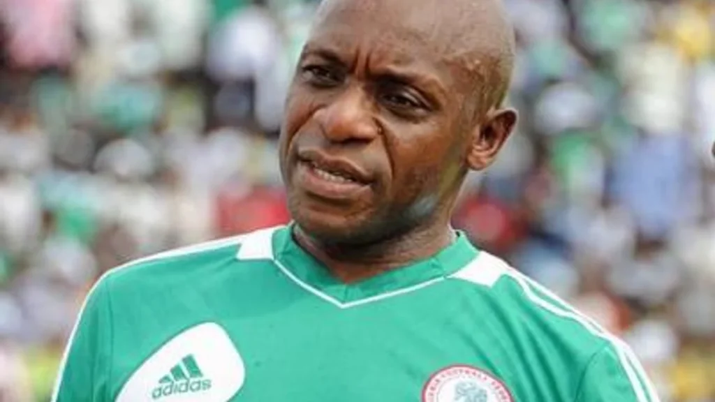 Ike Shorunmu Hangi Ayağını Kullanıyor?