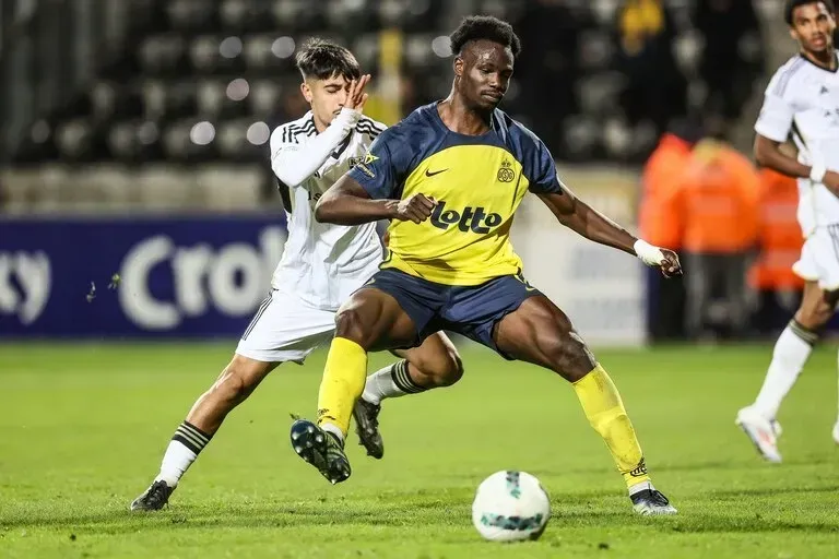 Promise David Hangi Ayağını Kullanıyor?