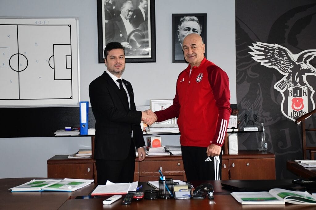 Mustafa Mollaoğlu, işlerinin yoğunluğu sebebiyle Başkan Serdal Adalı’dan affını istedi. Ancak; Adalı’nın, Mollaoğlu’na Futbol AŞ’de görev vermesi bekleniyor.