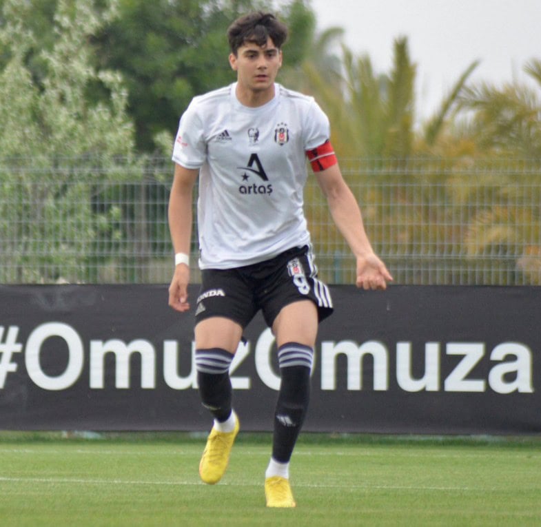 Cumali Gürsel Hangi Ayağını Kullanıyor?