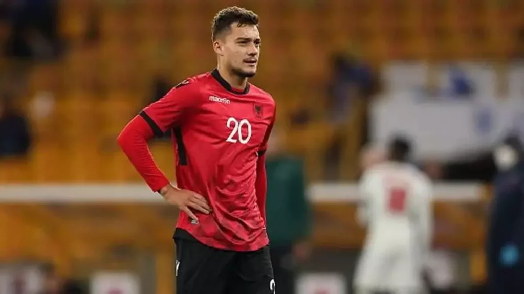 Arnavutluk'un Oyuncusu Muçi