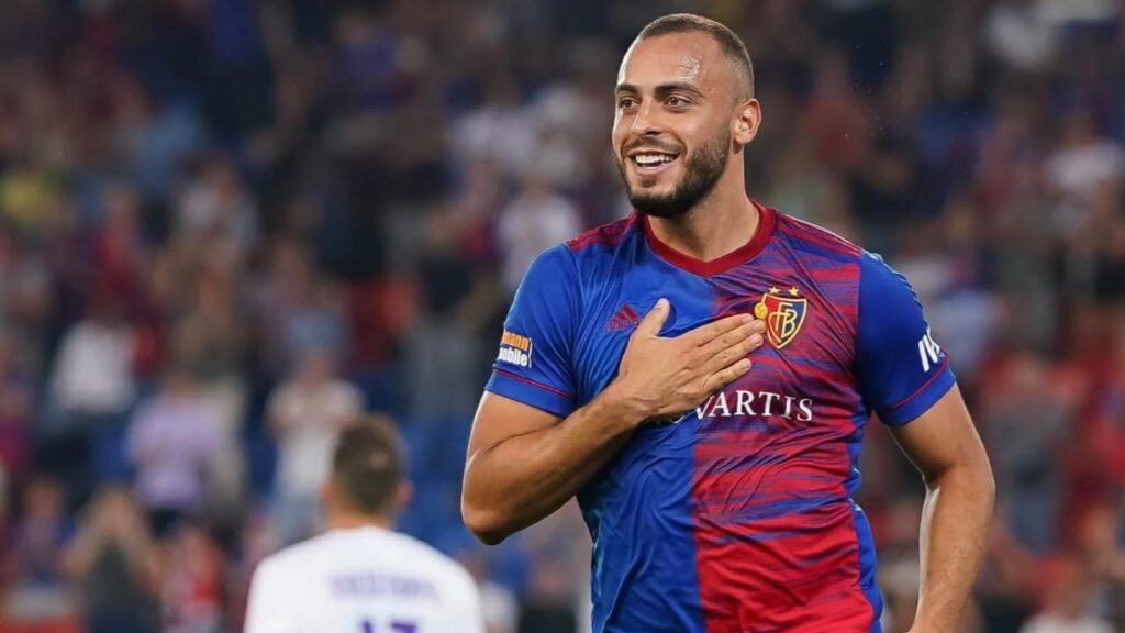 Arthur Cabral Kimdir