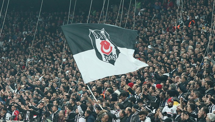 Beşiktaş Tribünlerinde Alarm Zilleri Çalıyor