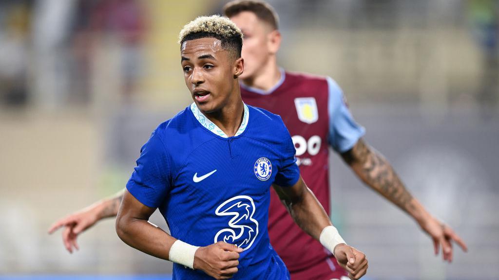 Omari Hutchinson Kimdir?