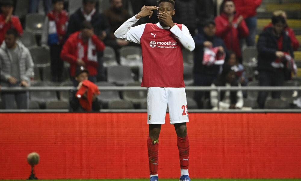 Beşiktaş'Ta Simon banza gündemi.