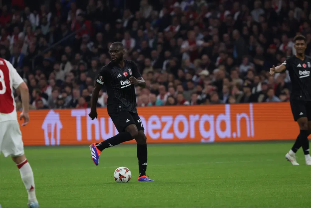 Beşiktaş, 4 Futbolcusunu Göndermeyi Planlıyor! Jean Onana