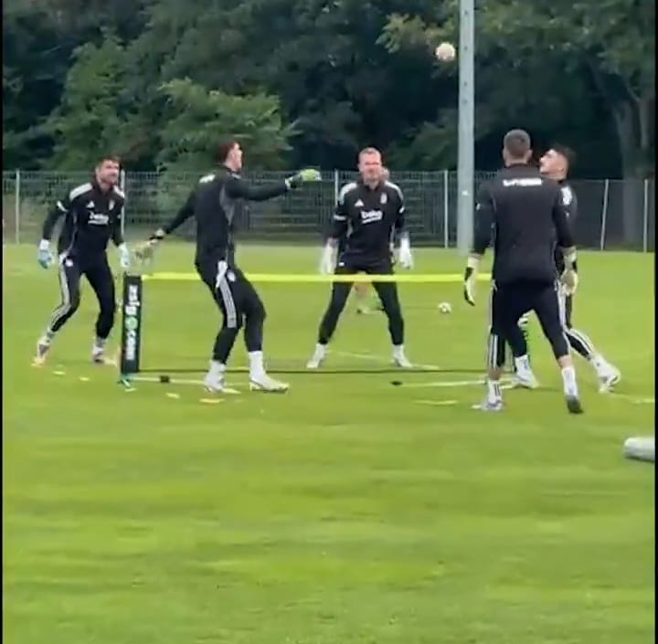 Beşiktaş'ın Kalecilerden Eğlenceli Anlar!