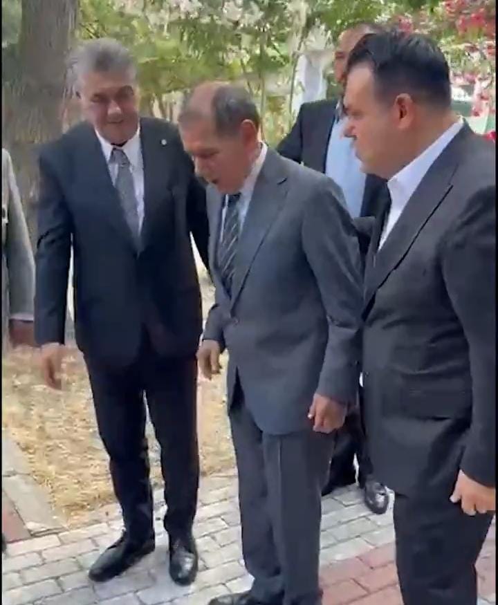 İki Başkan, Cenaze Töreninde Karşılaştı