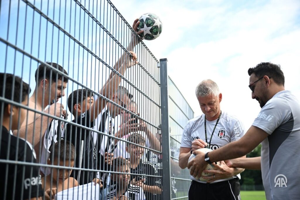 Solskjaer Kampta Taraftarlarla Buluştu Ole Gunnar Solskjaer