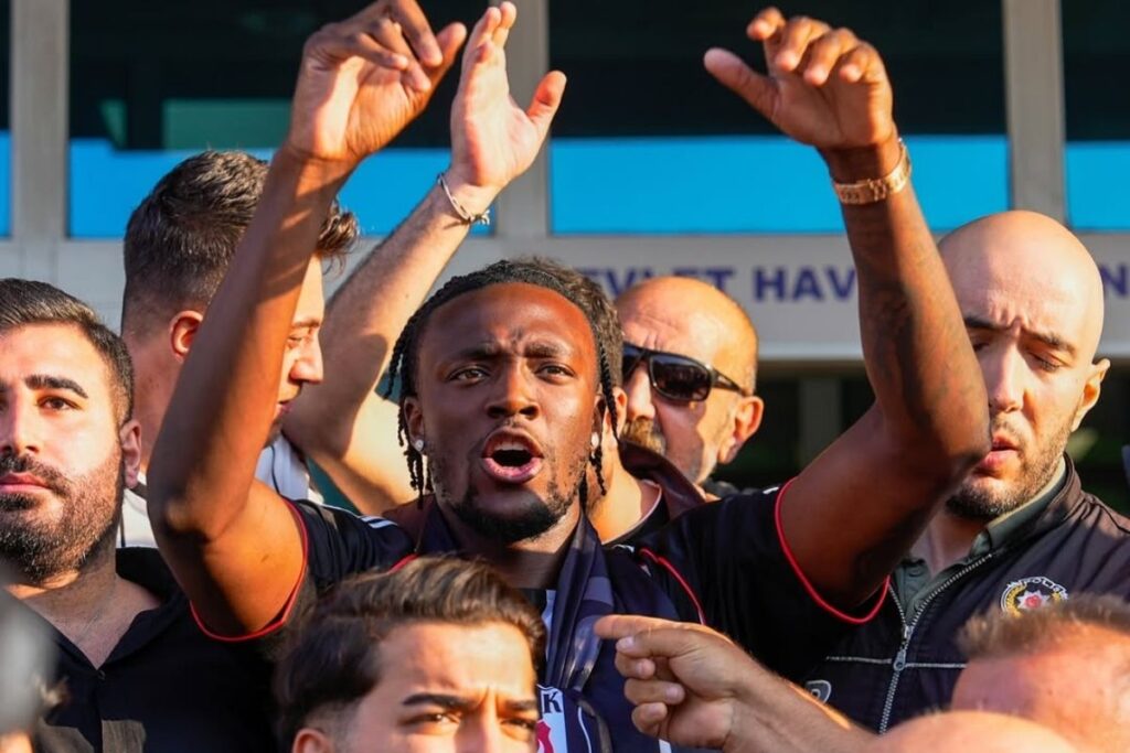 Tammy Abraham Beşiktaş'a Merhaba Dedi: "Yeni Aile, Yeni Ev" Tammy Abraham