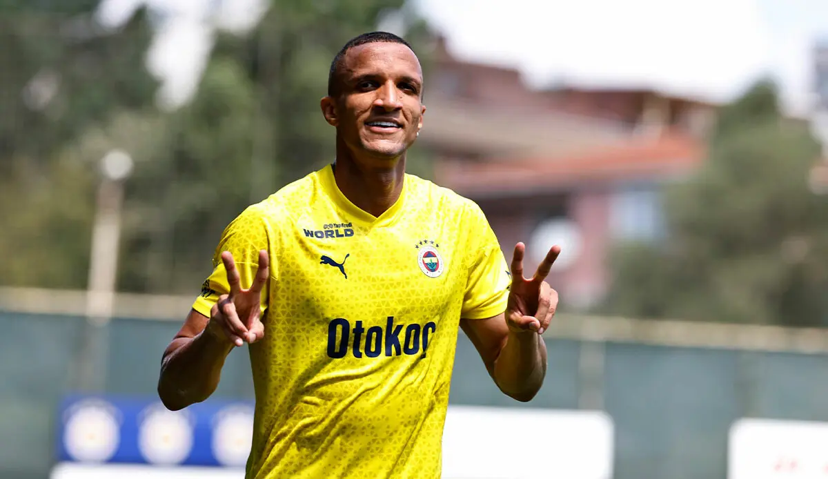 Savunmanın patronu sahalara indi! Rodrigo Becao Fenerbahçe''de ilk idmanına  çıktı | Türkiye Gazetesi