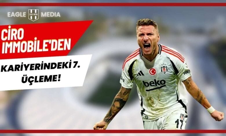 Ciro Immobile’nin Beşiktaş formasıyla Hatayspor maçında hat-trick yapmasının ardından hazırlanmış görsel. Görselde bağırarak sevinen Immobile'nin görseli yer alırken, üst kısımda kırmızı bant üzerinde "Ciro Immobile’den kariyerindeki 7. üçleme!" yazısı bulunuyor. Arka planda Vodafone Park silueti görülüyor, görsel Eagle Media çerçevesiyle sunulmuş.