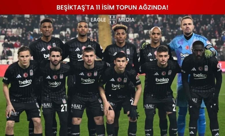 Beşiktaş futbolcuları maç öncesi takım fotoğrafı verirken. 2024-25 sezonuna hazırlanan siyah-beyazlı ekip, yüksek maliyetli ve performans anlamında yetersiz kalan 11 oyuncu ile yollarını ayırmayı planlıyor. Fotoğraftaki bazı oyuncuların da ayrılık listesinde yer aldığı belirtiliyor.