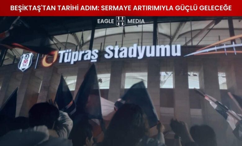 Beşiktaş Tüpraş Stadyumu önünde bayraklarla tezahürat yapan coşkulu taraftarlar, gece çekimi.