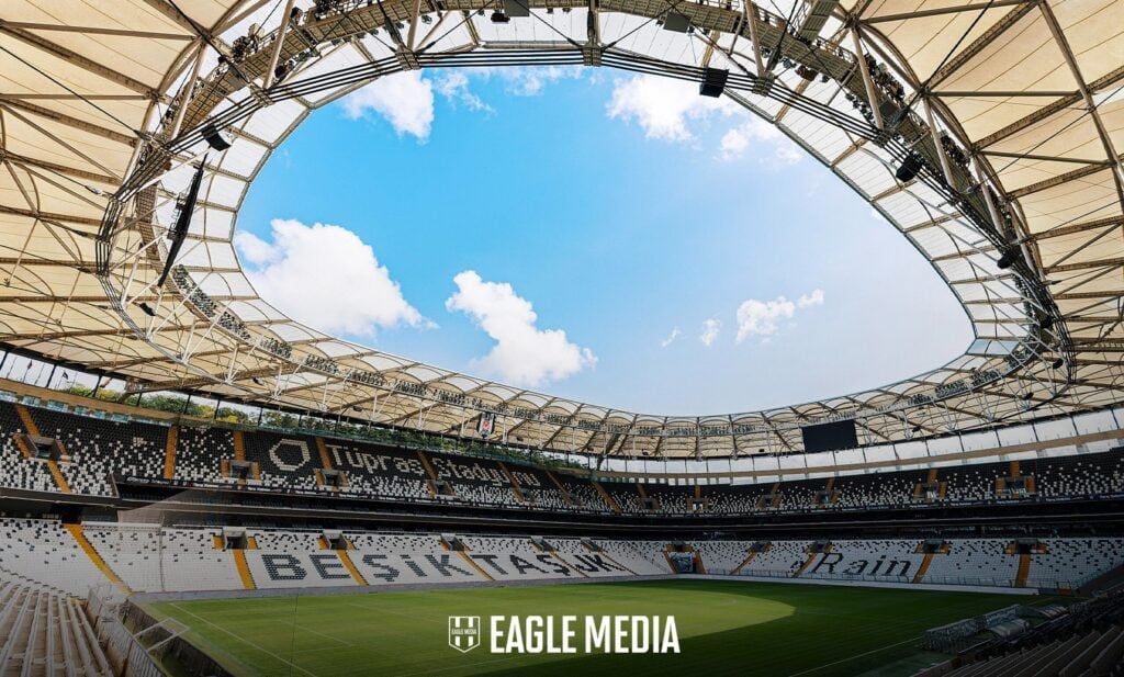 Beşiktaş Stadı Kaç Kişilik? Beşiktaş’ın evi Tüpraş Stadyumu, 42.445 kişilik kapasitesiyle Türkiye'nin en modern stadyumlarından biri olarak konumlanıyor.