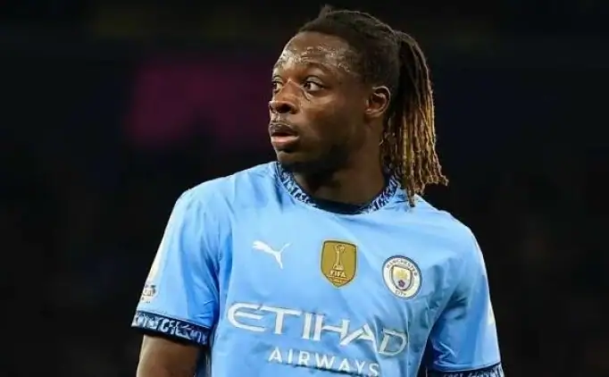 Jeremy Doku Kimdir? Kaç Yaşında? Hangi Pozisyonda Oynuyor? 2 Jeremy Doku Kimdir? Jeremy Doku, Belçika futbolunun parlayan yıldızlarından biri olarak kariyerine devam ediyor. Manchester City forması giyen 22 yaşındaki oyuncu, sol kanatta gösterdiği performansla futbol otoritelerinin takdirini kazanıyor. Hızı, dripling yeteneği ve yaratıcılığıyla öne çıkan Doku'nun kariyeri ve futbol hayatıyla ilgili tüm detayları sizler için araştırdık. Hazırsanız Jeremy Doku Kimdir? içeriğimize göz atalım. Jeremy Doku Kimdir