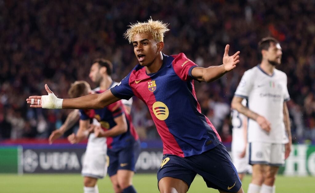 Lamine Yamal Kimdir? Lamine Yamal Nereli? Yamal Kaç Yaşında? 2 Lamine Yamal Kimdir? Barcelona'nın son yıllarda çıkardığı en yetenekli oyunculardan biri olan Lamine Yamal, futbol dünyasında adından sıkça söz ettiren genç bir yetenek. İspanyol futbolunun yükselen yıldızı hakkında merak edilen tüm detayları Eagle Media olarak sizler için derledik. Lamine Yamal Kimdir