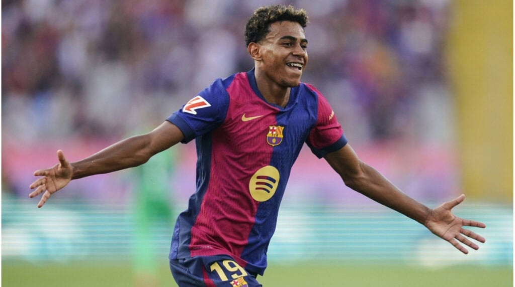 Lamine Yamal Kimdir? Lamine Yamal Nereli? Yamal Kaç Yaşında? 3 Lamine Yamal Kimdir? Barcelona'nın son yıllarda çıkardığı en yetenekli oyunculardan biri olan Lamine Yamal, futbol dünyasında adından sıkça söz ettiren genç bir yetenek. İspanyol futbolunun yükselen yıldızı hakkında merak edilen tüm detayları Eagle Media olarak sizler için derledik. Lamine Yamal'ın Barcelona Kariyeri