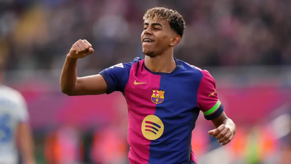 Lamine Yamal Kimdir? Lamine Yamal Nereli? Yamal Kaç Yaşında? 4 Lamine Yamal Kimdir? Barcelona'nın son yıllarda çıkardığı en yetenekli oyunculardan biri olan Lamine Yamal, futbol dünyasında adından sıkça söz ettiren genç bir yetenek. İspanyol futbolunun yükselen yıldızı hakkında merak edilen tüm detayları Eagle Media olarak sizler için derledik. Lamine Yamal'ın Milli Takım Kariyeri