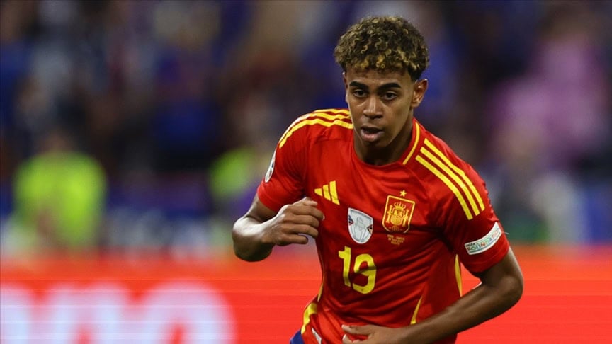 Lamine Yamal Kimdir? Lamine Yamal Nereli? Yamal Kaç Yaşında? 5 Lamine Yamal Kimdir? Barcelona'nın son yıllarda çıkardığı en yetenekli oyunculardan biri olan Lamine Yamal, futbol dünyasında adından sıkça söz ettiren genç bir yetenek. İspanyol futbolunun yükselen yıldızı hakkında merak edilen tüm detayları Eagle Media olarak sizler için derledik. Lamine Yamal'ın Piyasa Değeri