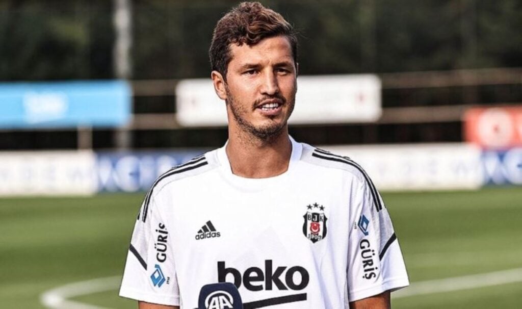 Salih Uçan Kimdir?