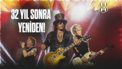Guns N' Roses grubunun sahne performansından dinamik bir kare: Axl Rose mikrofon başında, Slash gitar çalıyor, Duff McKagan bas gitarıyla sahnede. Üst bölümde “32 Yıl Sonra Yeniden!” başlığı yer almakta. Görsel, Beşiktaş Tüpraş Stadyumu'nda gerçekleşecek 2025 İstanbul konserine dikkat çekiyor.
