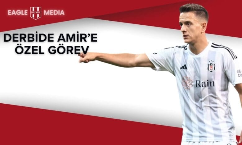 Beşiktaşlı futbolcu Amir Hadziahmetovic, beyaz formasıyla sağ eliyle yön gösteriyor. Görselde “Derbide Amir’e Özel Görev” yazısı yer alıyor.