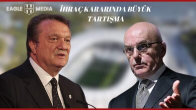 Beşiktaş'ta yaşanan ihraç süreciyle ilgili görsel: Solda eski başkan Hasan Arat, sağda Divan Kurulu Başkanı Tevfik Yamantürk yer alıyor. Üstte “İhraç Kararında Büyük Tartışma” başlığı, arka planda flu Beşiktaş logosu, görsel Beşiktaş içindeki kriz sürecini yansıtıyor.