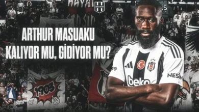 Beşiktaş formasıyla Arthur Masuaku, arka planda taraftarlarla; üzerinde "Arthur Masuaku kalıyor mu, gidiyor mu?" yazısı yer alıyor.
