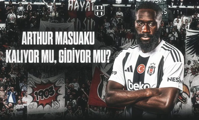 Beşiktaş formasıyla Arthur Masuaku, arka planda taraftarlarla; üzerinde "Arthur Masuaku kalıyor mu, gidiyor mu?" yazısı yer alıyor.