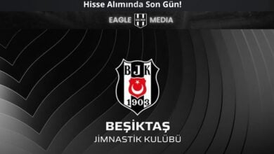 Siyah-beyaz desenli arka planda Beşiktaş Jimnastik Kulübü logosu; üst kısımda “Hisse Alımında Son Gün!” ifadesi ve Eagle Media logosu yer almakta. Görsel, Beşiktaş'ın sermaye artırımı kapsamında halka arz ettiği hisselerin son satın alma gününü vurguluyor.
