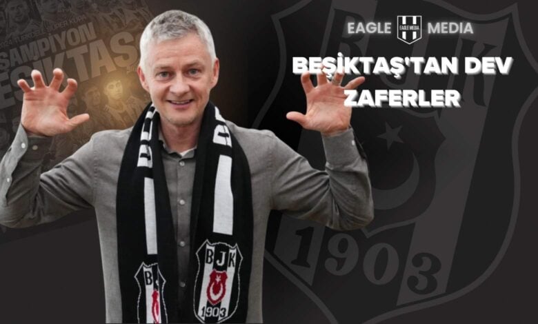 Beşiktaş'tan Dev Zaferler: 2024/25 Sezonunda Büyük Maç Performansı 1 2024/2025 sezonunda Beşiktaş, inişli çıkışlı bir performans sergilese de, büyük maçlarda gösterdiği üstün performansla dikkatleri üzerine çekti. Siyah-beyazlılar, hem Avrupa arenasında hem de Süper Lig'deki ezeli rakiplerine karşı elde ettiği galibiyetlerle taraftarının yüzünü güldürdü. Beşiktaş atkısıyla poz veren teknik direktör Ole Gunnar Solskjaer, arka planda “2024 Turkcell Süper Kupa Şampiyonu Beşiktaş” görseliyle öne çıkıyor. Görselin sağ üst köşesinde “Beşiktaş’tan Dev Zaferler” yazısı yer almakta. Beşiktaş’ın 2024/25 sezonunda elde ettiği büyük maç galibiyetlerini temsil eden tanıtım görseli.