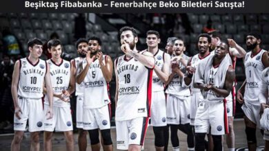 Beşiktaş Fibabanka Erkek Basketbol Takımı oyuncuları maç sonrasında tribünleri selamlıyor. Siyah-beyazlı formalarıyla sahada dizilen oyuncular coşkulu bir atmosferde görülüyor. Üstte “Beşiktaş Fibabanka – Fenerbahçe Beko Biletleri Satışta!” başlığı yer alıyor.