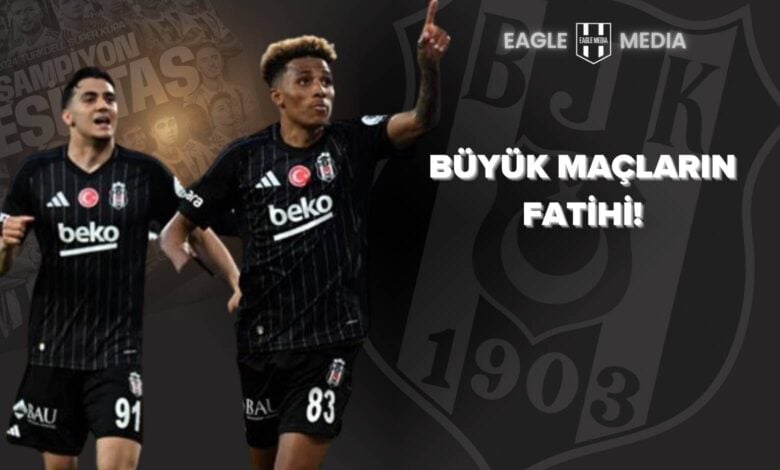 🦅 Beşiktaş: Büyük Maçların Fatihi! 1 Trendyol Süper Lig’in 34. haftasında Kadıköy’de Fenerbahçe’yi 1-0 mağlup eden Beşiktaş, büyük maçlardaki etkileyici performansını bir kez daha gözler önüne serdi. Gedson Fernandes’in 44. dakikada kaydettiği golle sahadan galip ayrılan siyah-beyazlılar, sezonun ilk yarısında olduğu gibi ezeli rakibini ikinci kez devirmeyi başardı. Bu sonuçla Beşiktaş, ligde 55 puana yükselerek Avrupa kupalarına doğrudan katılım umutlarını güçlendirdi. Beşiktaşlı futbolcular Gedson Fernandes ve Mustafa Hekimoğlu, Fenerbahçe galibiyetinin ardından sevinç yaşarken; görselde “Büyük Maçların Fatihi!” ifadesi yer alıyor.