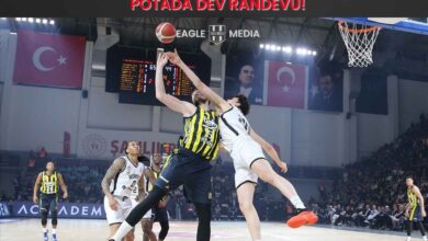 Beşiktaş Fibabanka ve Fenerbahçe Beko oyuncuları pota altında mücadele ederken; üst kısımda “Potada Dev Randevu!” başlığı yer alıyor. Görsel, Türkiye Sigorta Basketbol Süper Ligi'nde Beşiktaş’ın Fenerbahçe ile oynayacağı kritik maçı temsil ediyor.